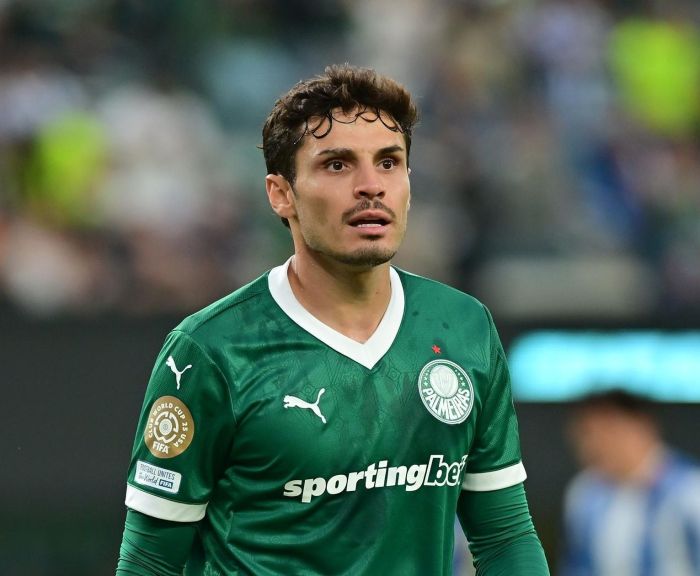 Raphael Veiga entrou em campo pelo Palmeiras contra o Porto, nesse domingo, pelo Mundial de Clubes Raphael Veiga entrou em campo pelo Palmeiras contra o Porto, nesse domingo, pelo Mundial de Clubes