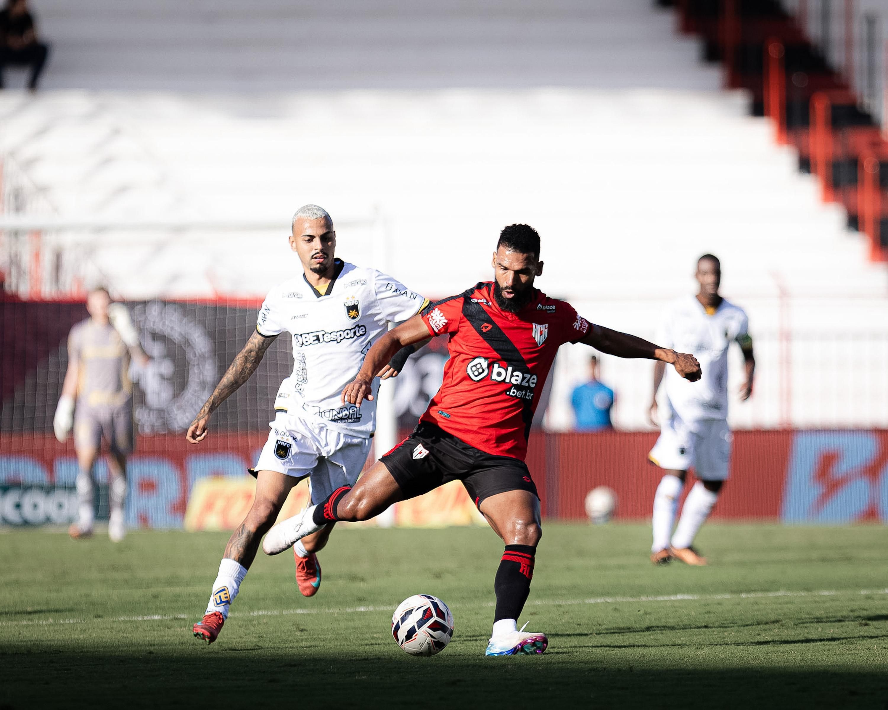 Com dois gols no fim, Atlético-GO vence Volta Redonda e sobe na tabela da Série B