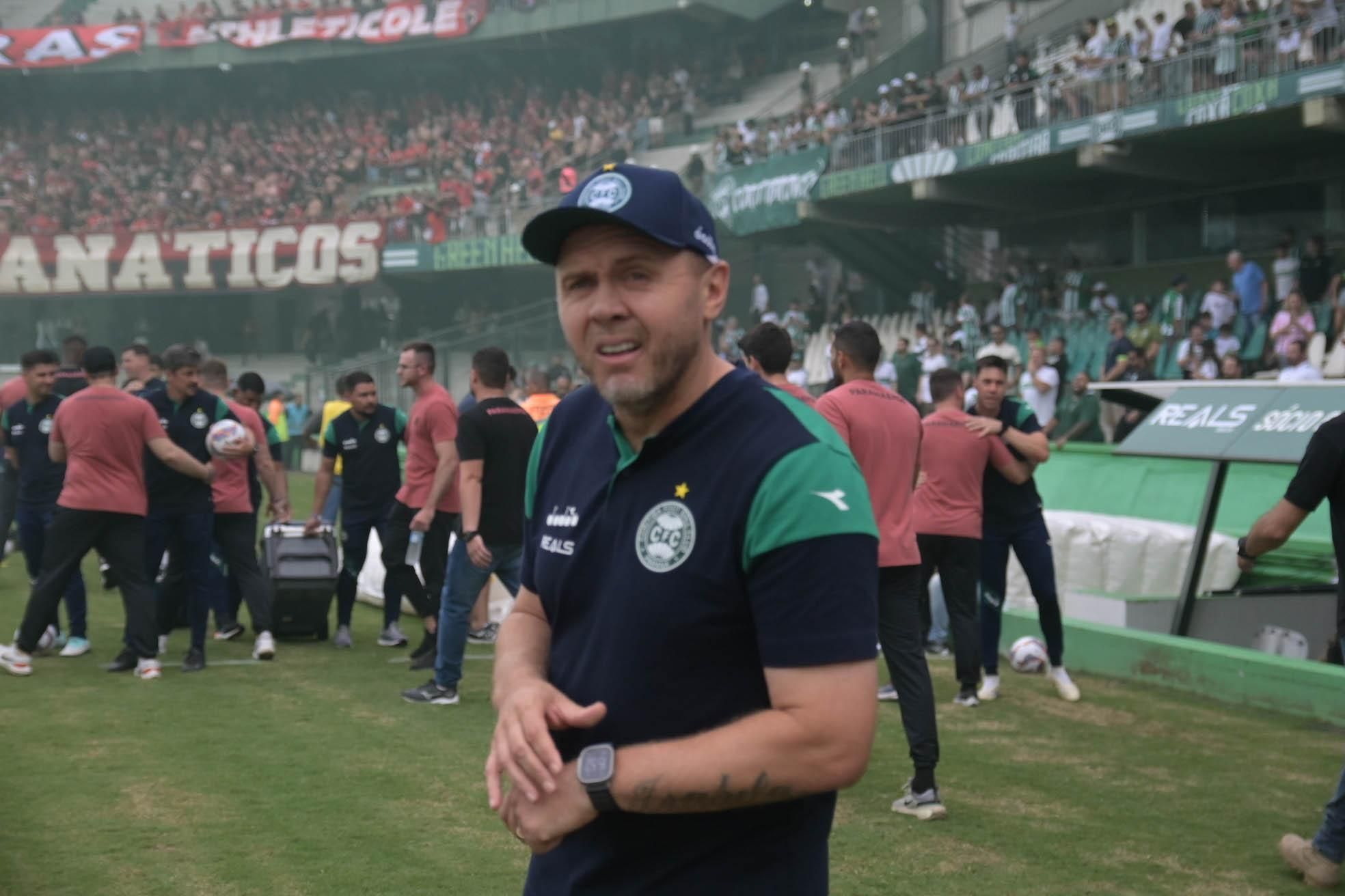 Veja números de Mozart Santos, do Coritiba, em clássicos do futebol brasileiro
