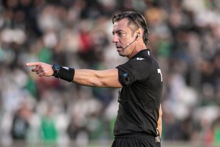 Raphael Claus comanda o Athletiba na Arena da Baixada