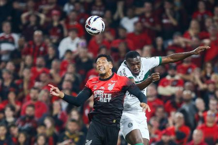 Jacy (à direita) tem sido importante na defesa do Coritiba