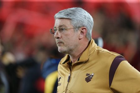 Odair Hellmann foi derrotado no primeiro Athletiba da carreira