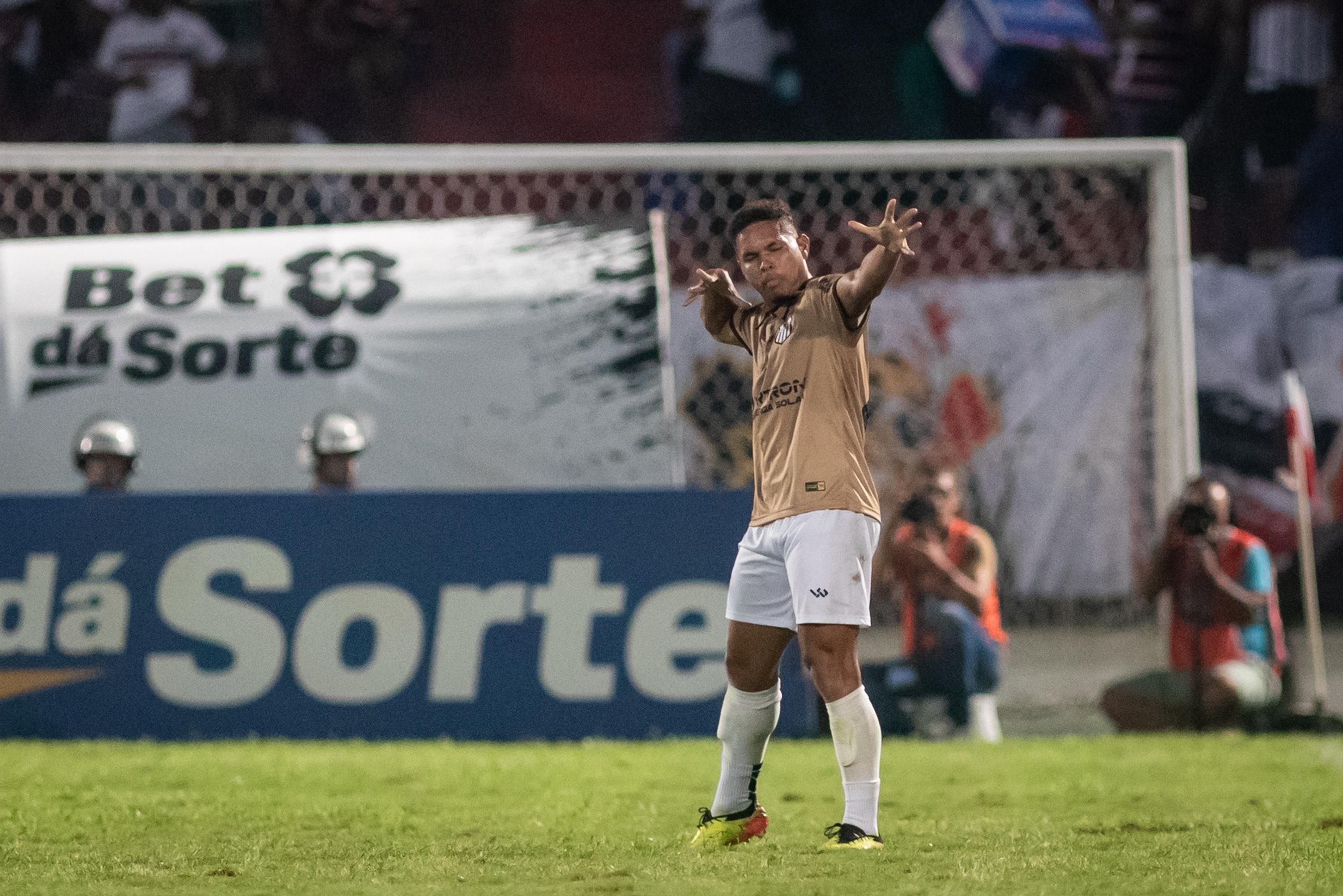 Com 'lei do ex', Central vence o Santa Cruz na Série D e se aproxima da liderança