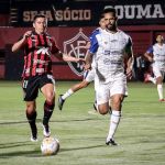Confiança surpreende, bate o Vitória e é o primeiro semifinalista da Copa do Nordeste