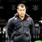 Após saída de Carpini, Vitória negocia com técnico campeão pelo Corinthians