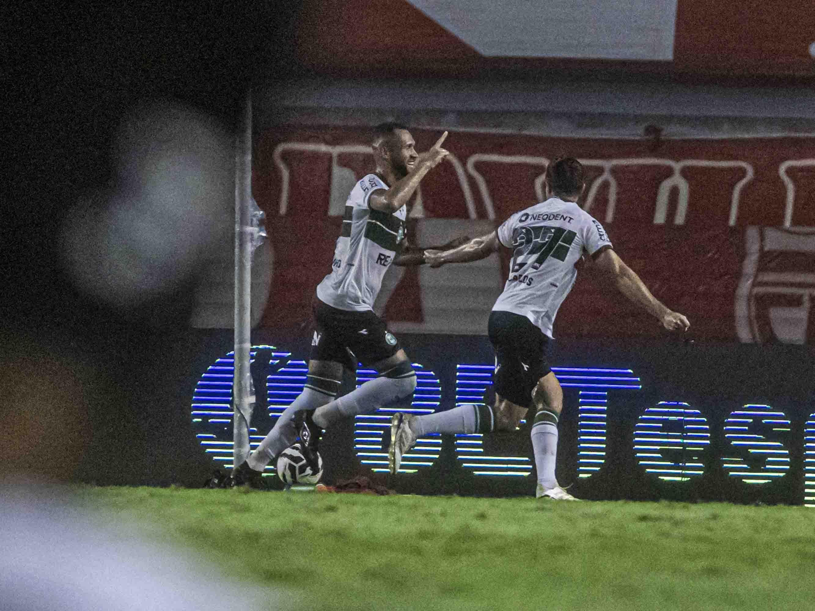 Coritiba completa dois meses sem derrota e chega a 40 dias sem sofrer gols