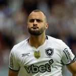 Reforço desencanta, e Botafogo vence clássico contra o Vasco pelo Brasileirão