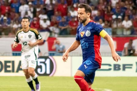 Everton Ribeiro em campo pelo Bahia, contra o Atlético