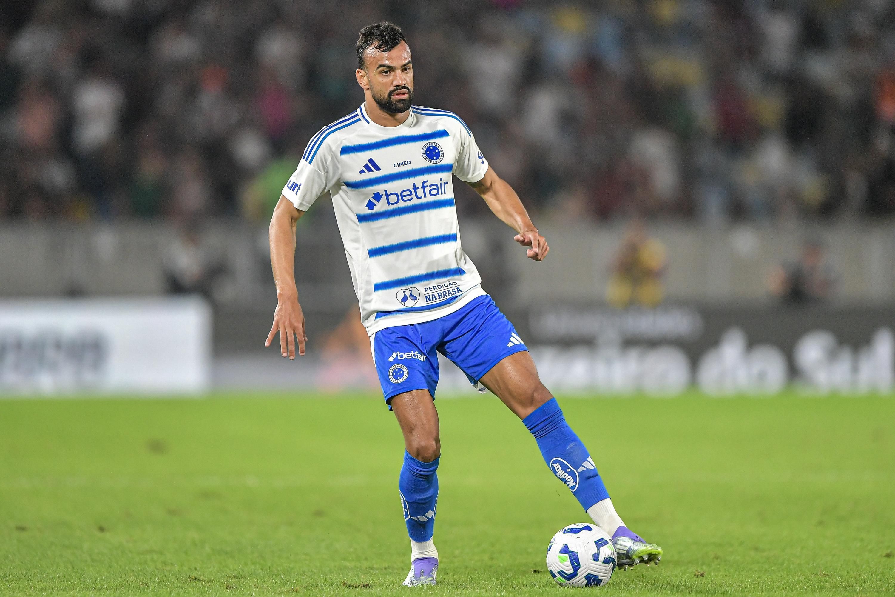 Cruzeiro anuncia renovação de contrato com Fabrício Bruno; veja detalhes