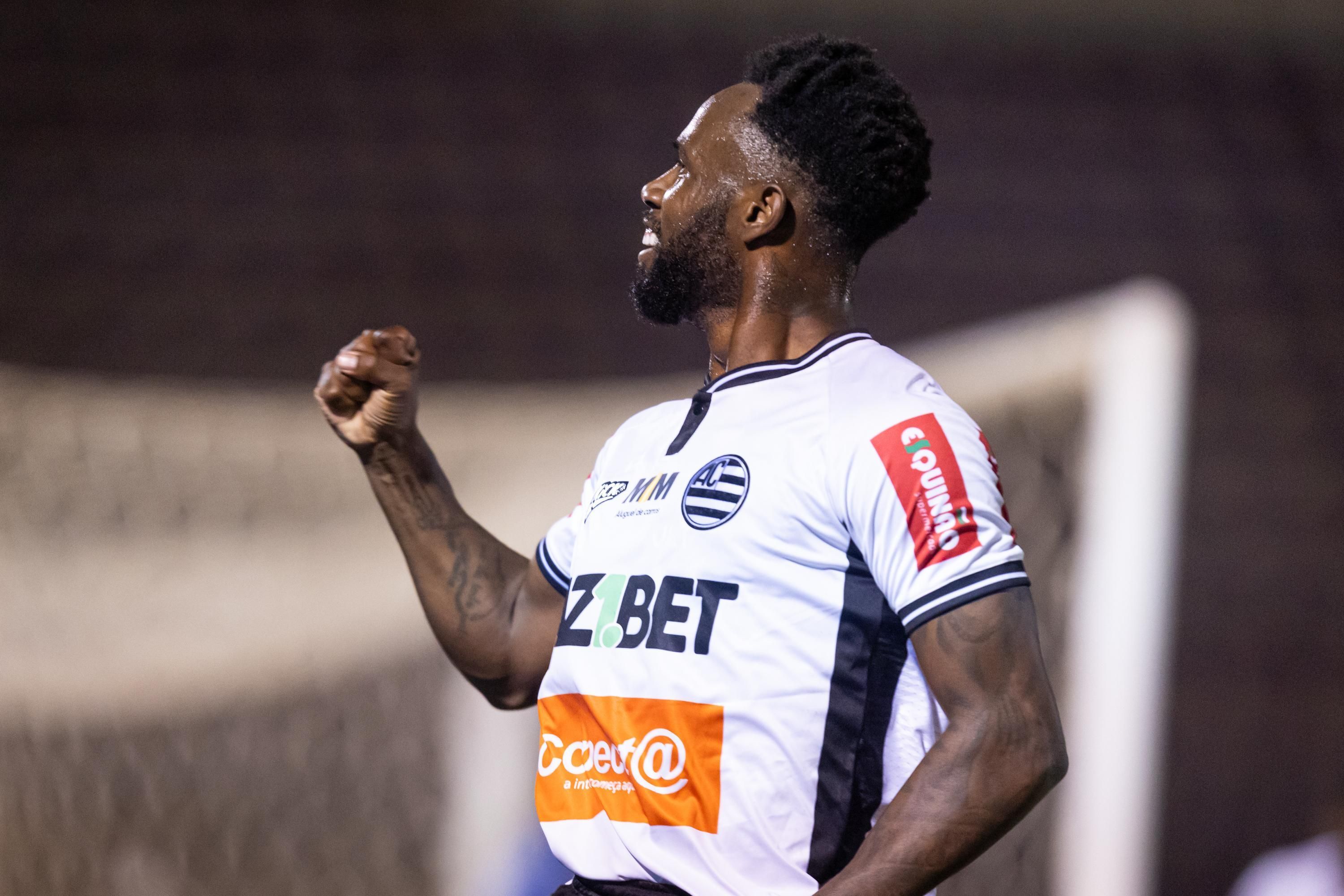 Em jogo com quatro expulsões, Athletic bate Ferroviária e sobe na tabela da Série B