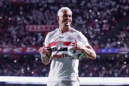Luciano fez dois gols no clássico entre São Paulo e Corinthians, no Morumbis
