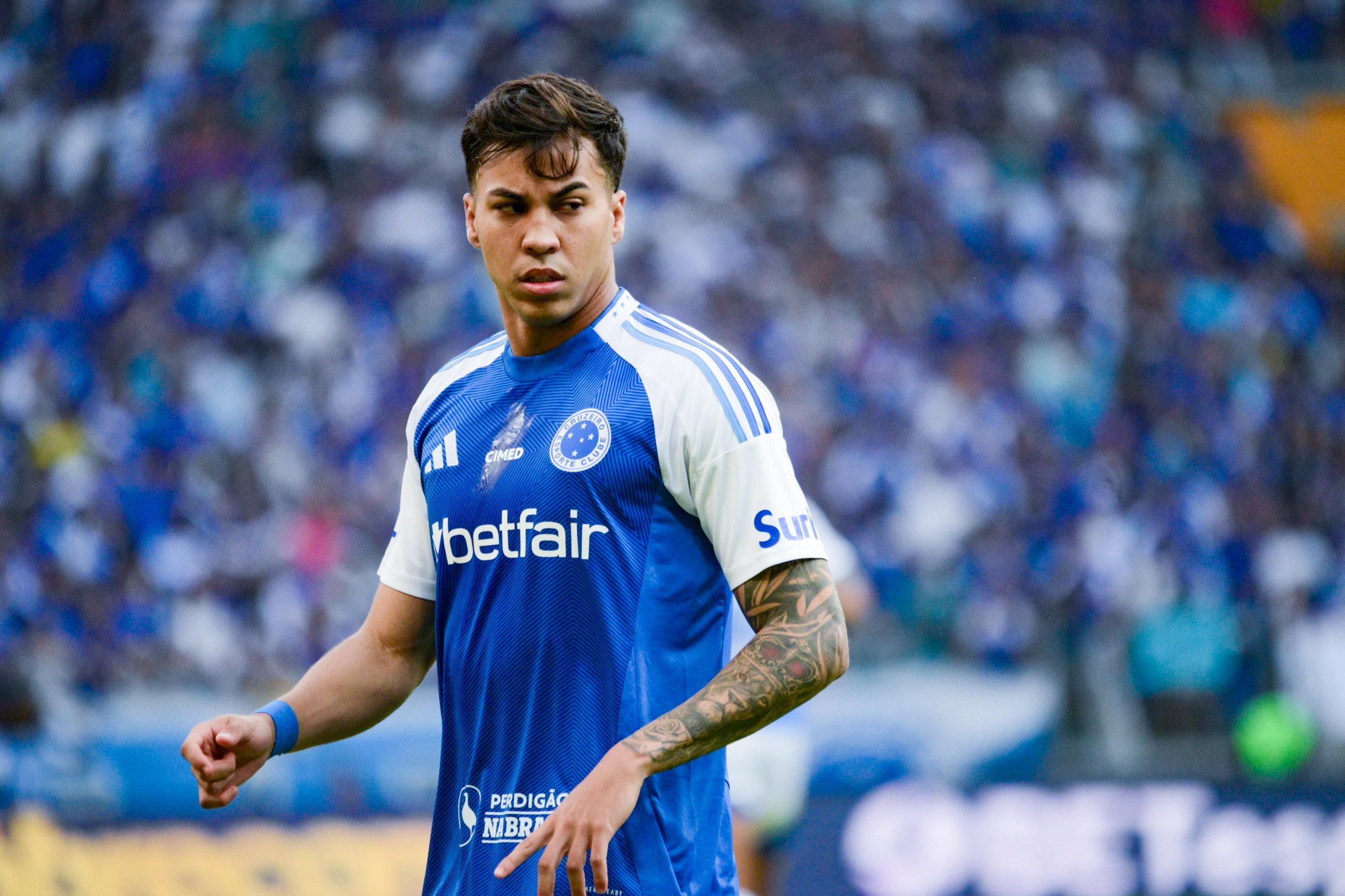 Tencati questiona pênalti marcado para o Cruzeiro contra o Juventude