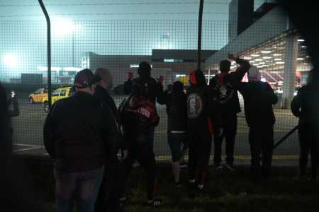 Protesto da torcida athleticana no Aeroporto Internacional de Curitiba