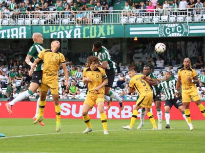 Coritiba e Amazonas se enfrentaram no Estádio Couto Pereira, em Curitiba