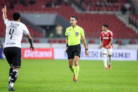 Flávio Rodrigues de Souza apitou o duelo entre Internacional e Vasco