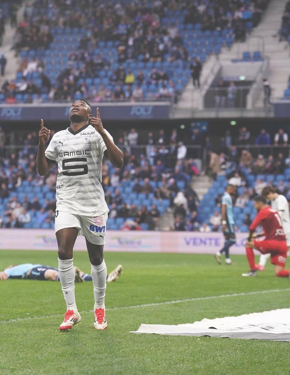 Vasco encaminha a contratação de atacante colombiano do Rennes-FRA