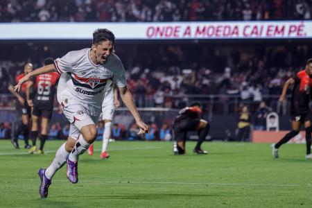 Pablo Maia comemora gol durante Partida entre São Paulo e Athletico-PR