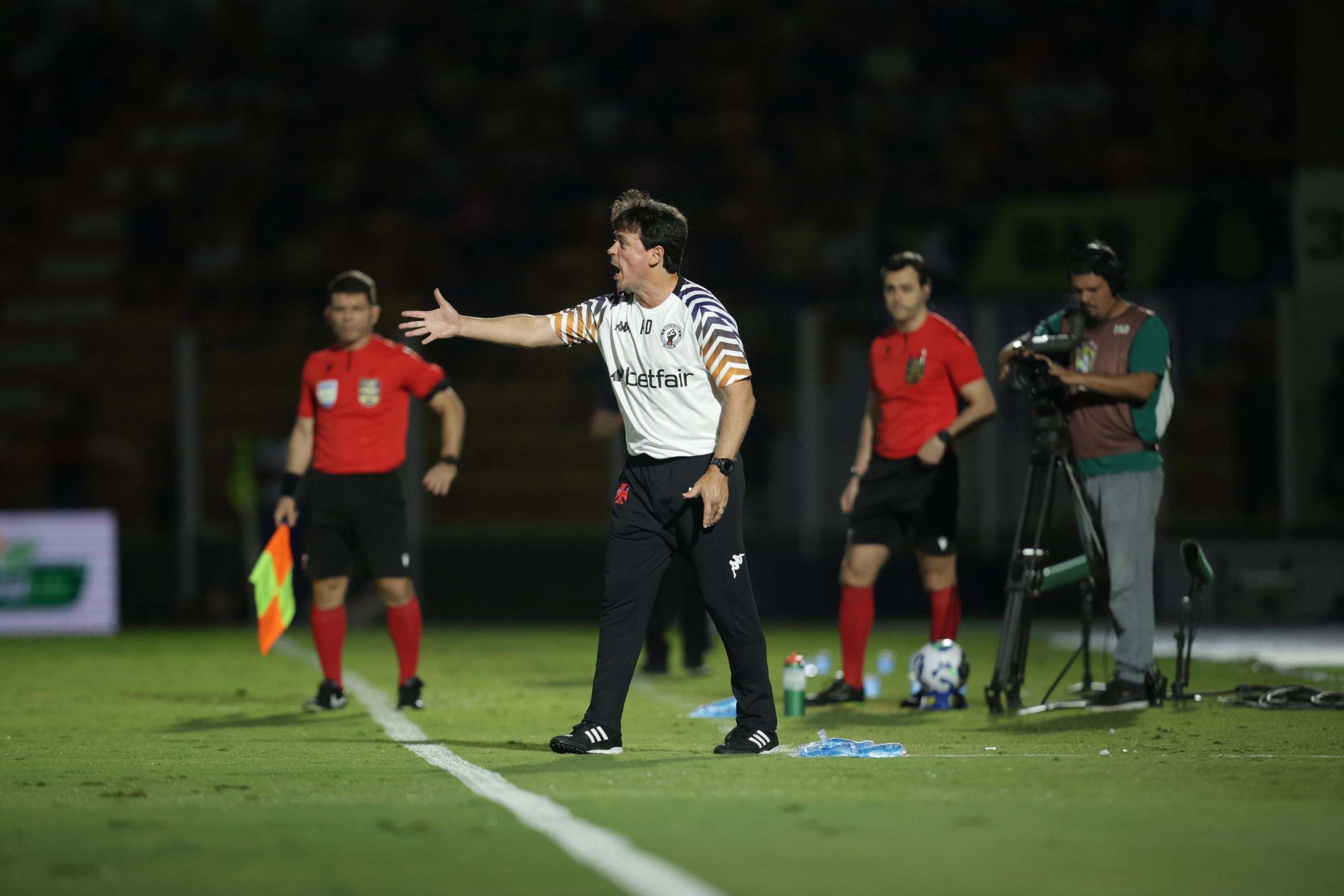 Diniz desabafa após derrota do Vasco para o Mirassol: 'Temos que parar de errar'