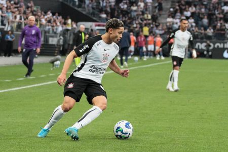 Dieguinho foi titular no empate entre Corinthians e Fortaleza