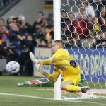 Santos brilha nos pênaltis, Athletico-PR supera São Paulo e avança na Copa do Brasil