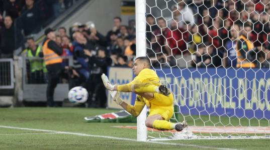 Santos defendeu três pênaltis e garantiu Athletico-PR nas quartas da Copa do Brasil