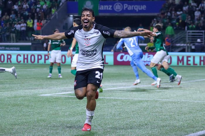 Matheus Bidu comemora gol do Corinthians em partida entre Palmeiras e Corinthians