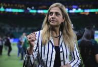 Leila se surpreende com festa da torcida do Palmeiras e é direta sobre gestão