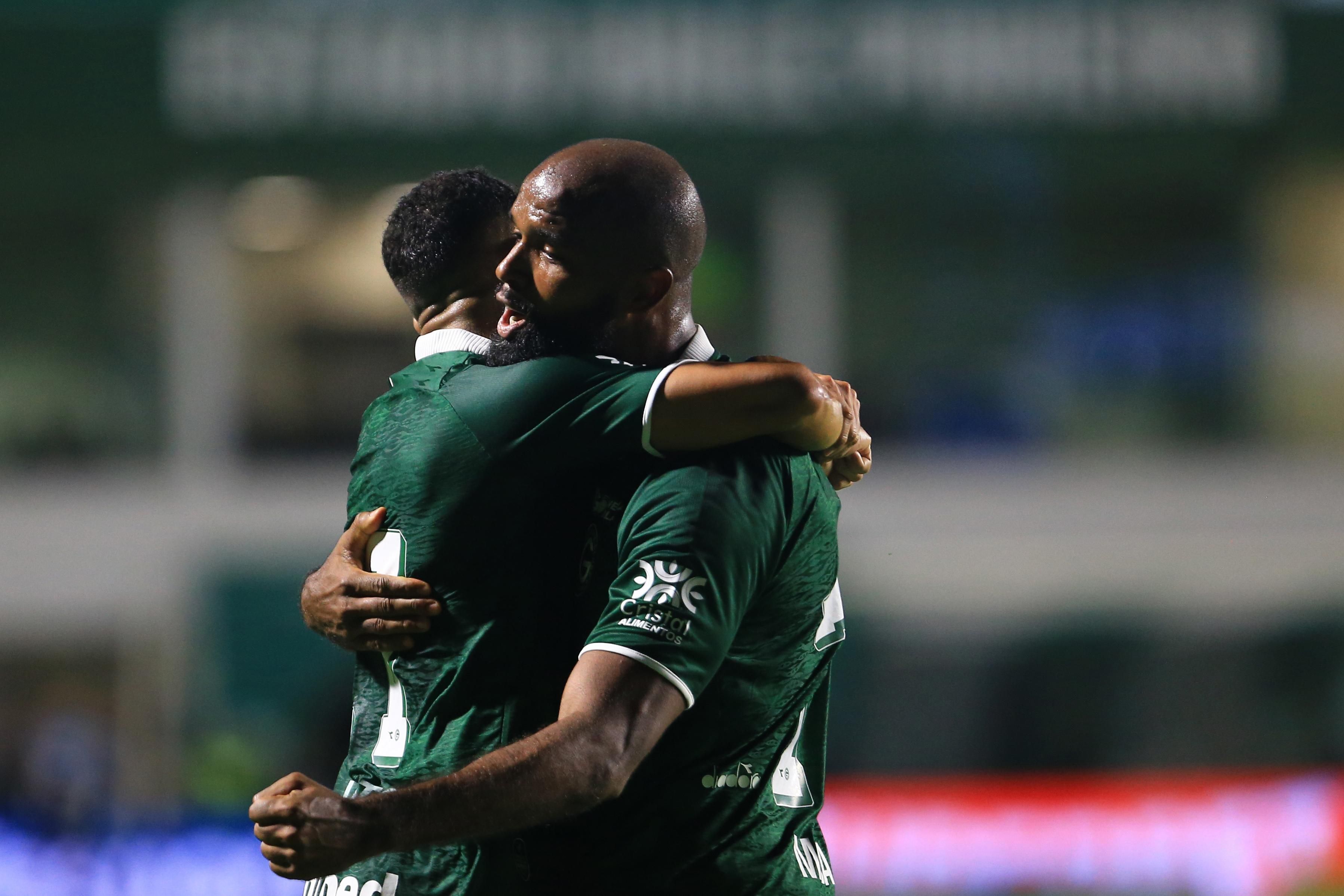 Em jogo equilibrado, Goiás bate Operário-PR e reassume liderança da Série B