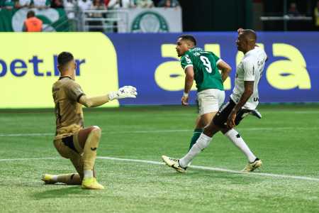 Vitor Roque fez o gol da virada do Palmeiras