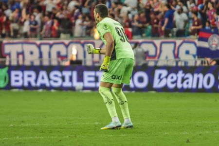 Ronaldo, goleiro do Bahia, em campo contra o Fluminense, pelo Campeonato Brasileiro