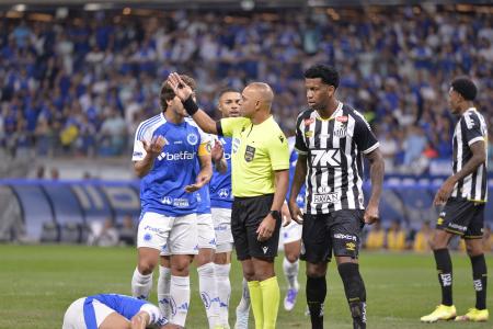 Wilton Pereira Sampaio durante partida entre o Cruzeiro contra o Santos
