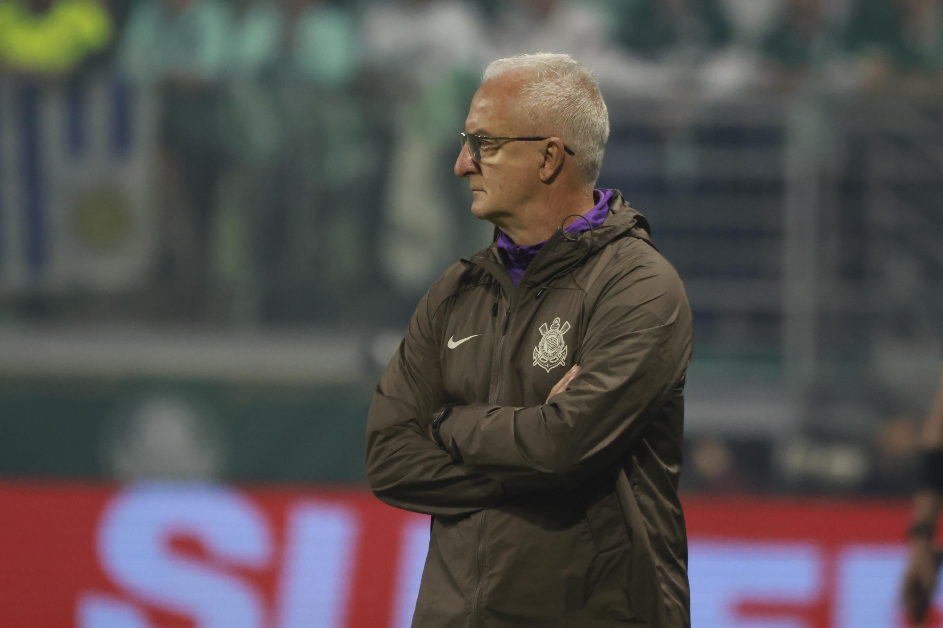 Técnico do Corinthians abre o jogo sobre chance de ter Vitinho contra o Bahia