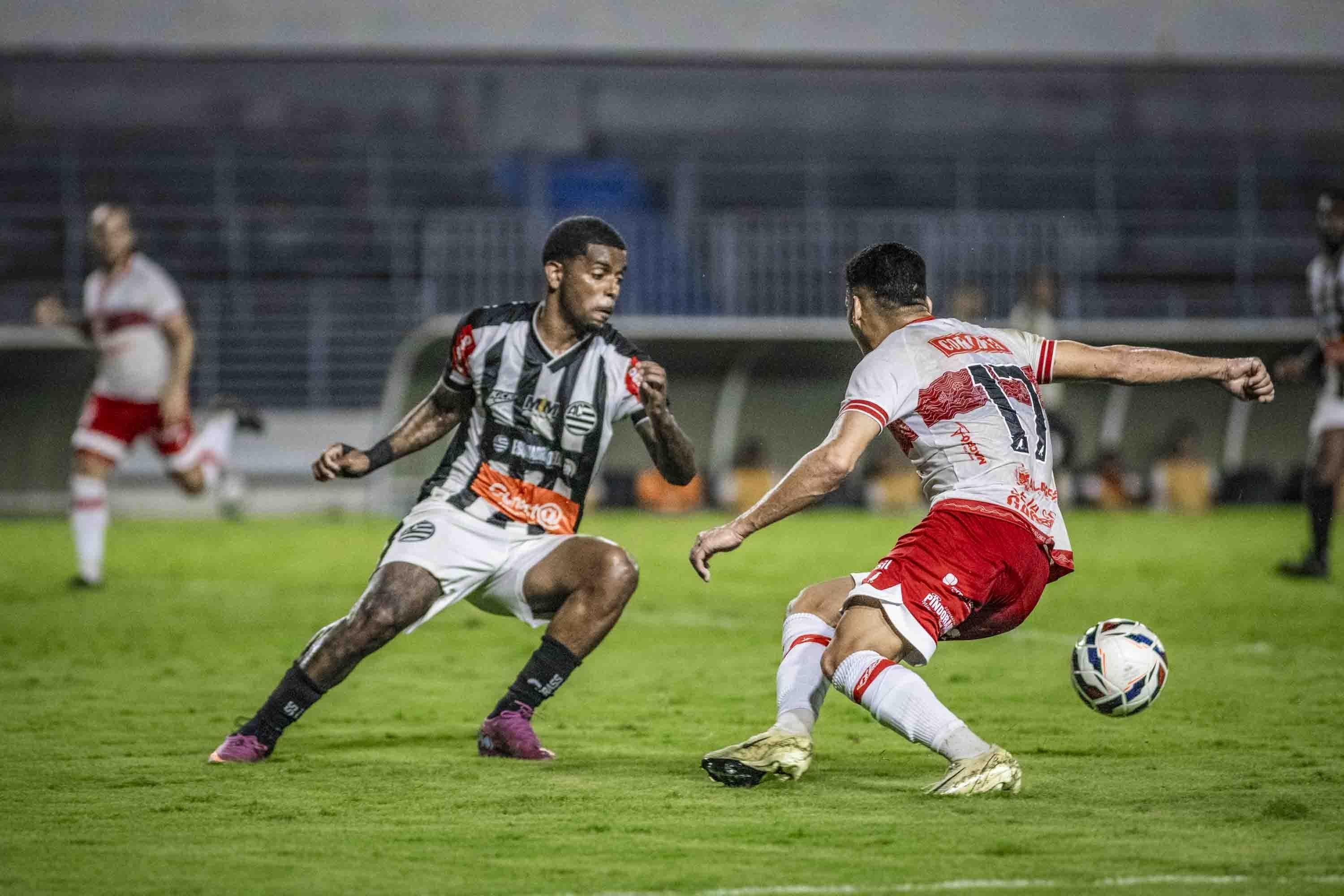 CRB mostra força em casa, vence Athletic e sobe na tabela da Série B