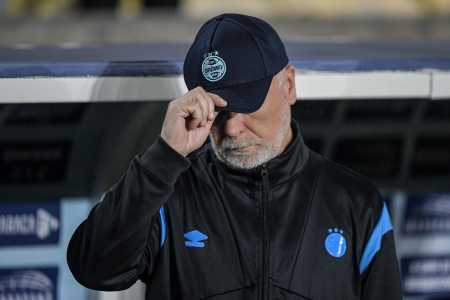 Mano Menezes está 'por um fio' no cargo e pode 'pedir o boné' do em caso de derrota do Grêmio na largada do segundo turno