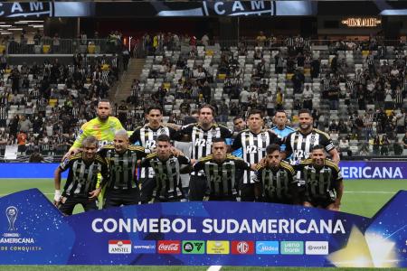 Time do Atlético na vitória por 2 a 1 contra o Godoy Cruz-ARG, nesta quinta-feira (14)
