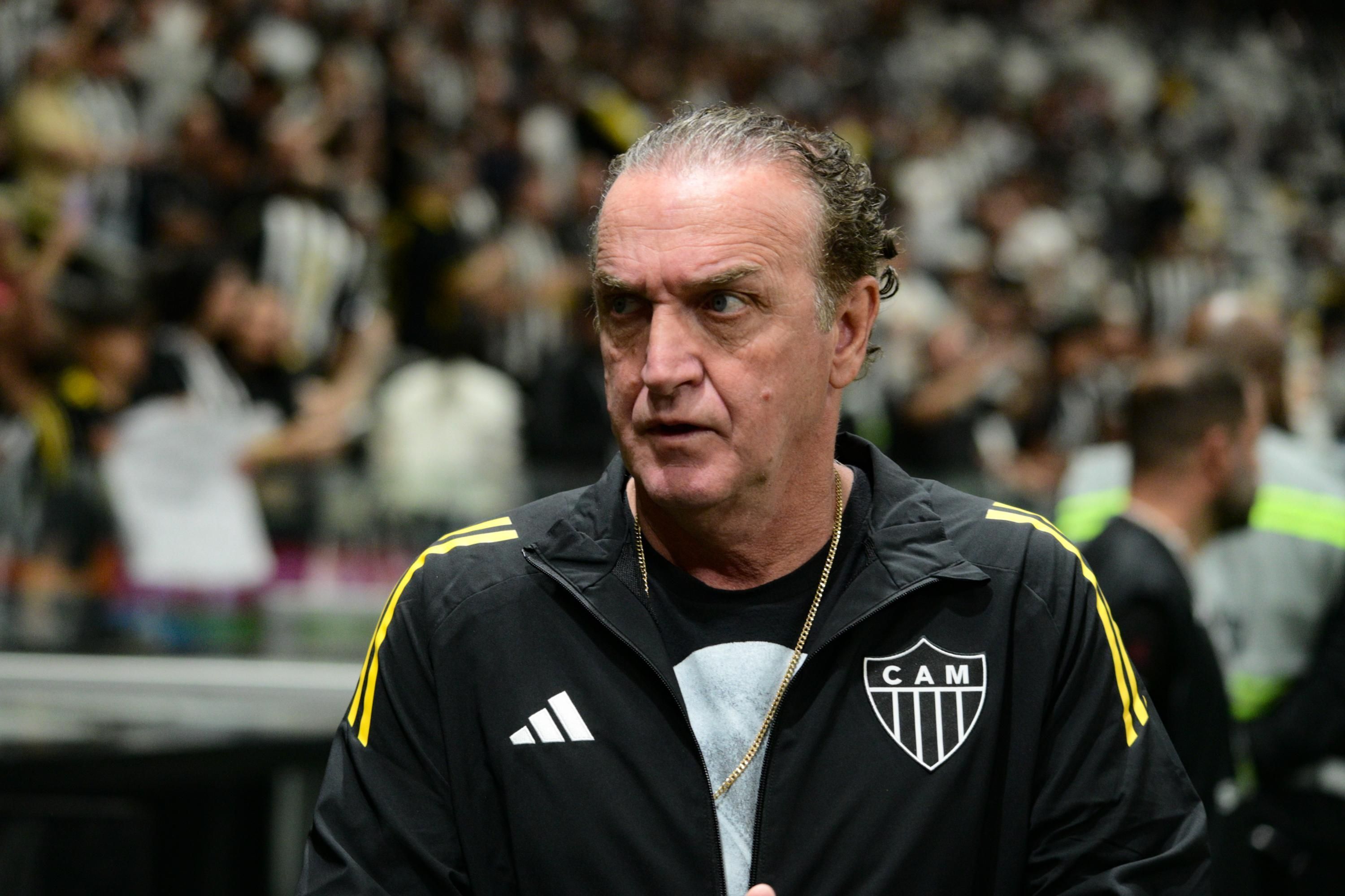 Cuca cita Mourinho para justificar por que ainda não encontrou time titular do Atlético
