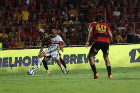 Lucas Moura, do São Paulo, marcou um dos gols da partida diante do Sport