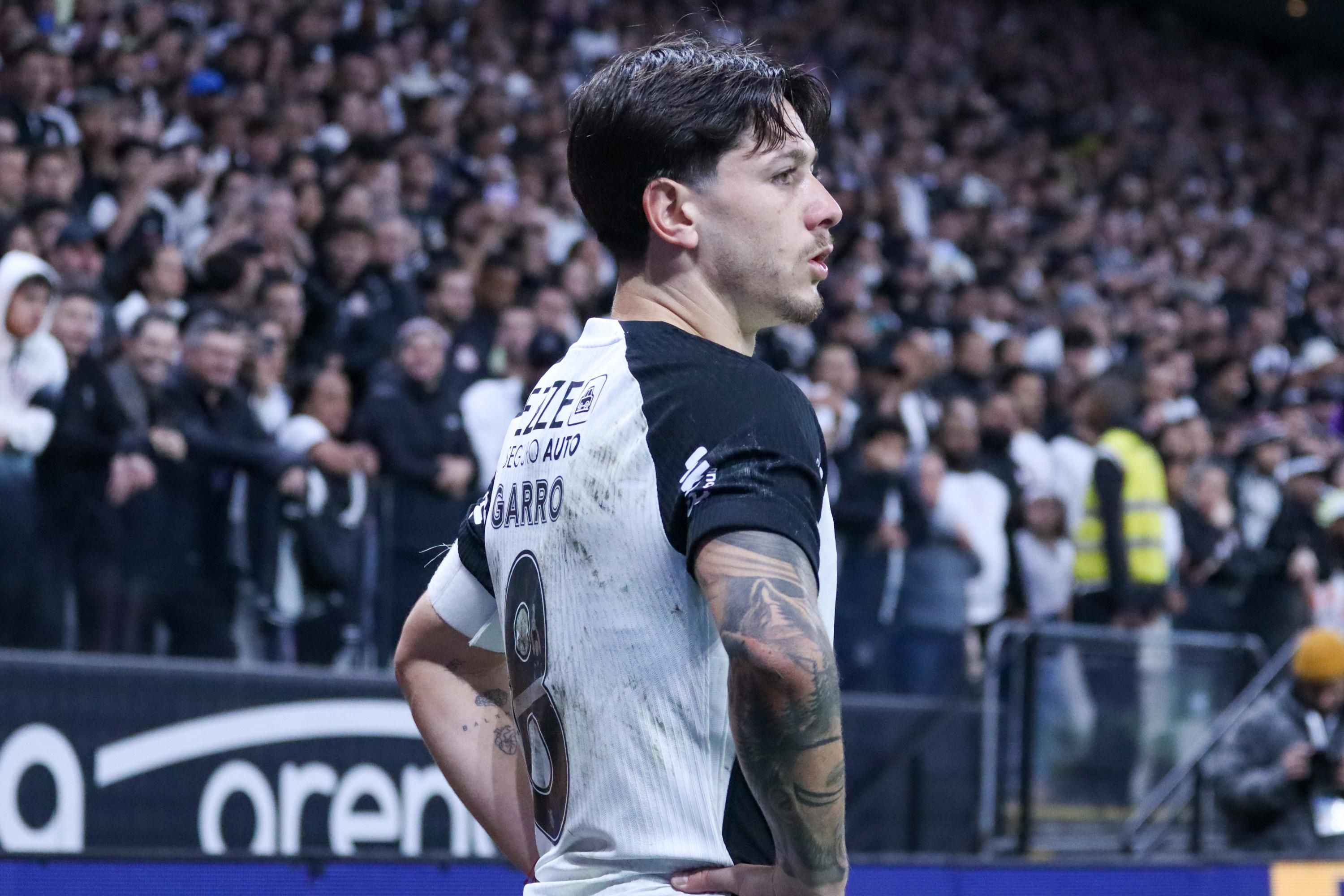 Líder do Corinthians, Garro manda recado à diretoria após derrota para o Bahia