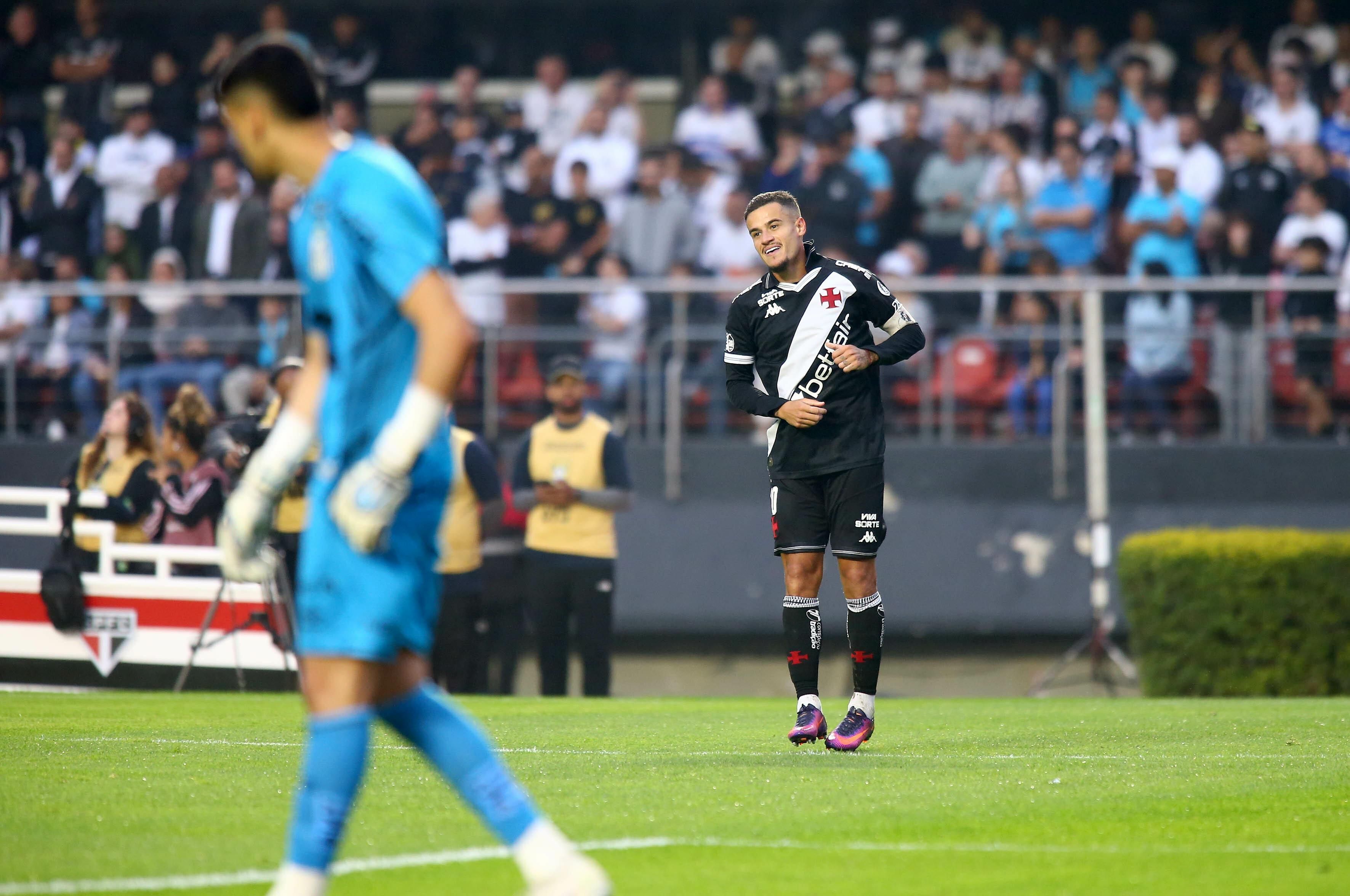 Com show de Coutinho, Vasco aplica goleada histórica no Santos de ...