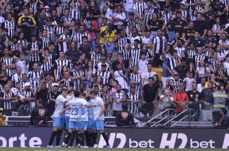 Grêmio bateu o Atlético e espantou a crise no Brasileirão