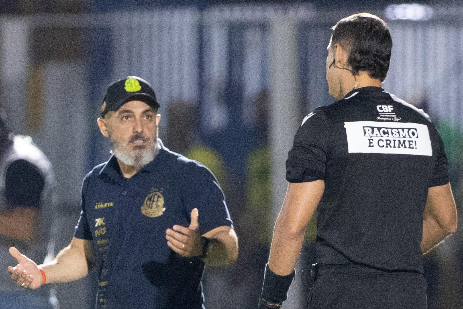 Técnico do Mirassol cita Cássio e detona arbitragem de duelo com Cruzeiro: 'Irritado'