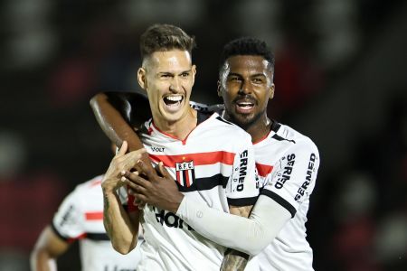 Marquinhos comemora gol do Botafogo-SP diante do Vila Nova