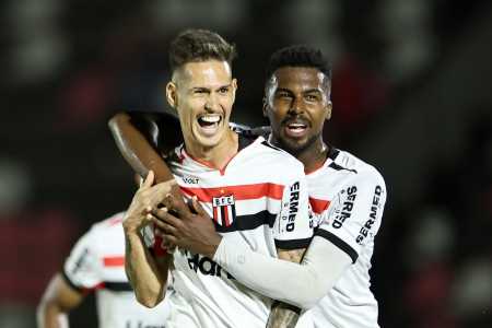 Marquinhos comemora gol do Botafogo-SP diante do Vila Nova