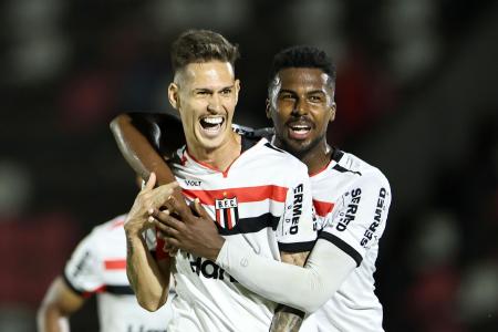 Marquinhos comemora gol do Botafogo-SP diante do Vila Nova