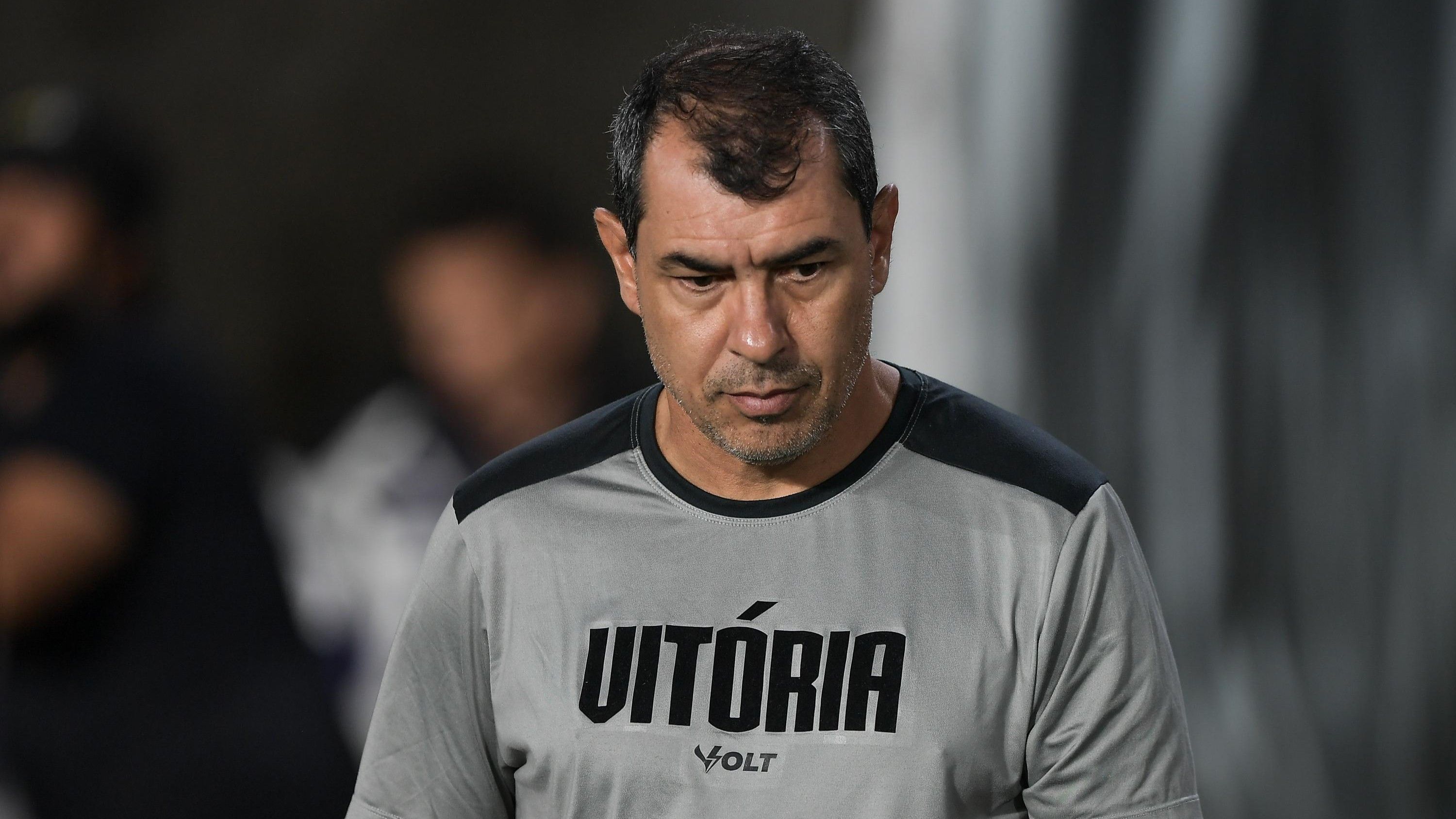 Após vexame histórico no Brasileiro, Fábio Carille é demitido pelo Vitória