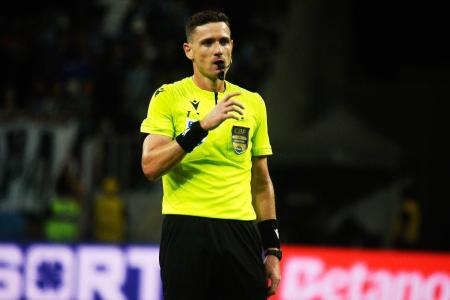 Árbitro Ramon Abatti Abel em jogo do Campeonato Brasileiro