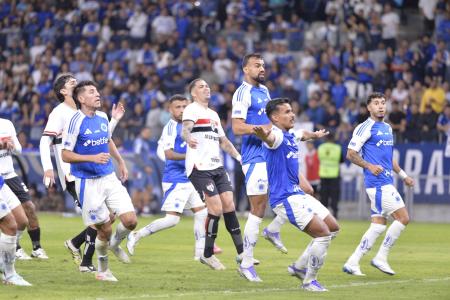 Momento do gol do Cruzeiro contra o São Paulo, neste sábado (30), no Mineirão