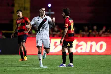Vegetti, do Vasco, comemora gol contra o Sport