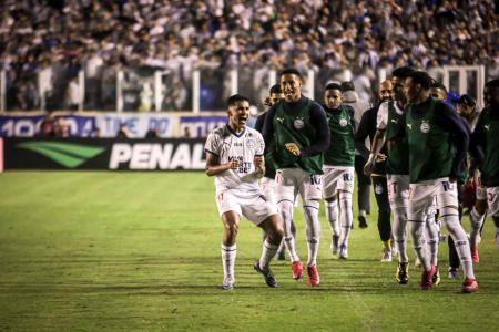 Rodrigo Nestor comemora gol pelo Bahia, diante do Confiança, na final da Copa do Nordeste