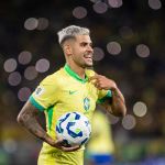 Autor de gol na Seleção, Bruno Guimarães celebra volta por cima de companheiro